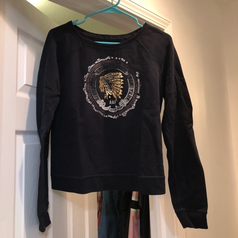 Sweatshirt with design